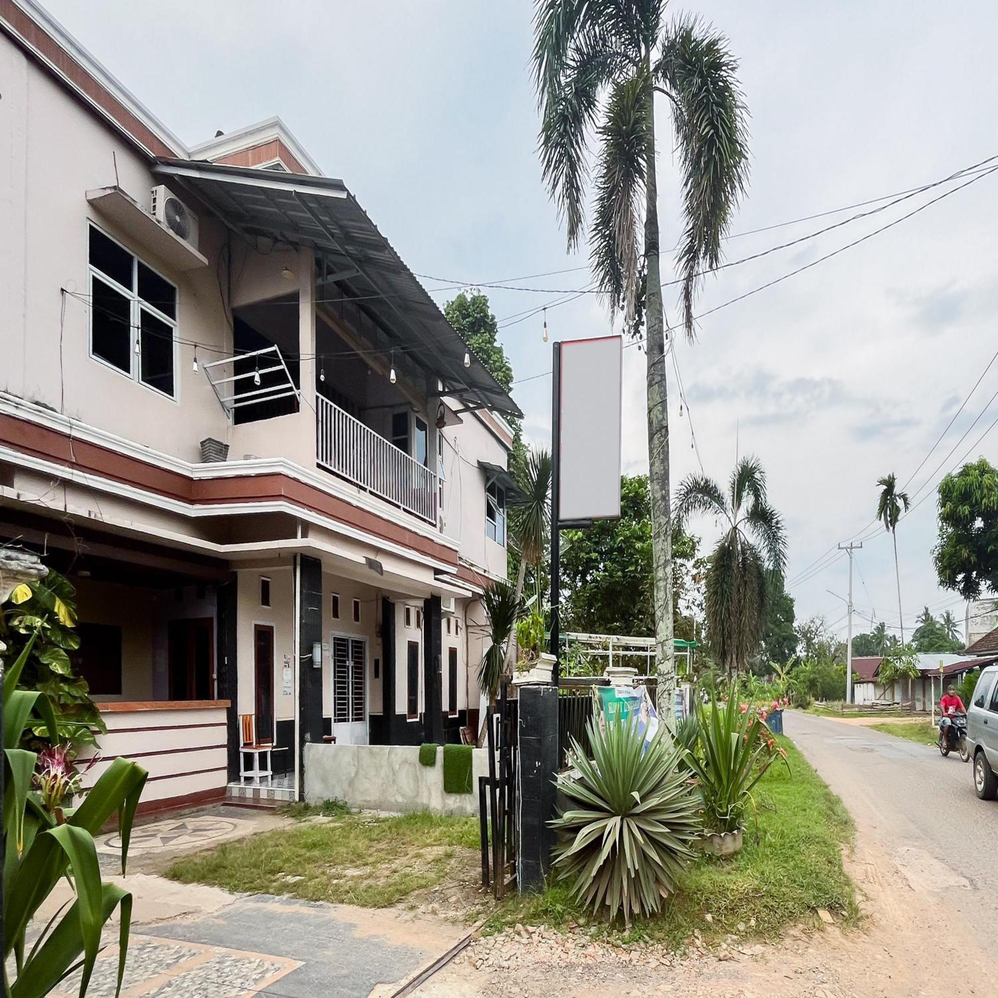 OYO 90633 Graha Dirham Homestay Sekayu Bagian luar foto